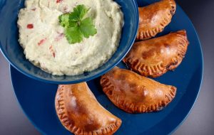 Dinkelvollkorn-Empanadas von Hauptsacheesschmeckt mit Guacamole