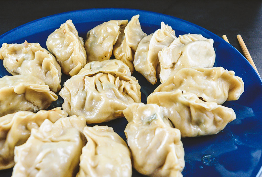 Gyoza oder Jiaozi, japanische Teigtaschen von hauptsacheesschmeckt