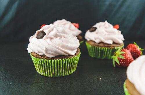 Erdbeer Schoko Cupcakes mit Topfencreme