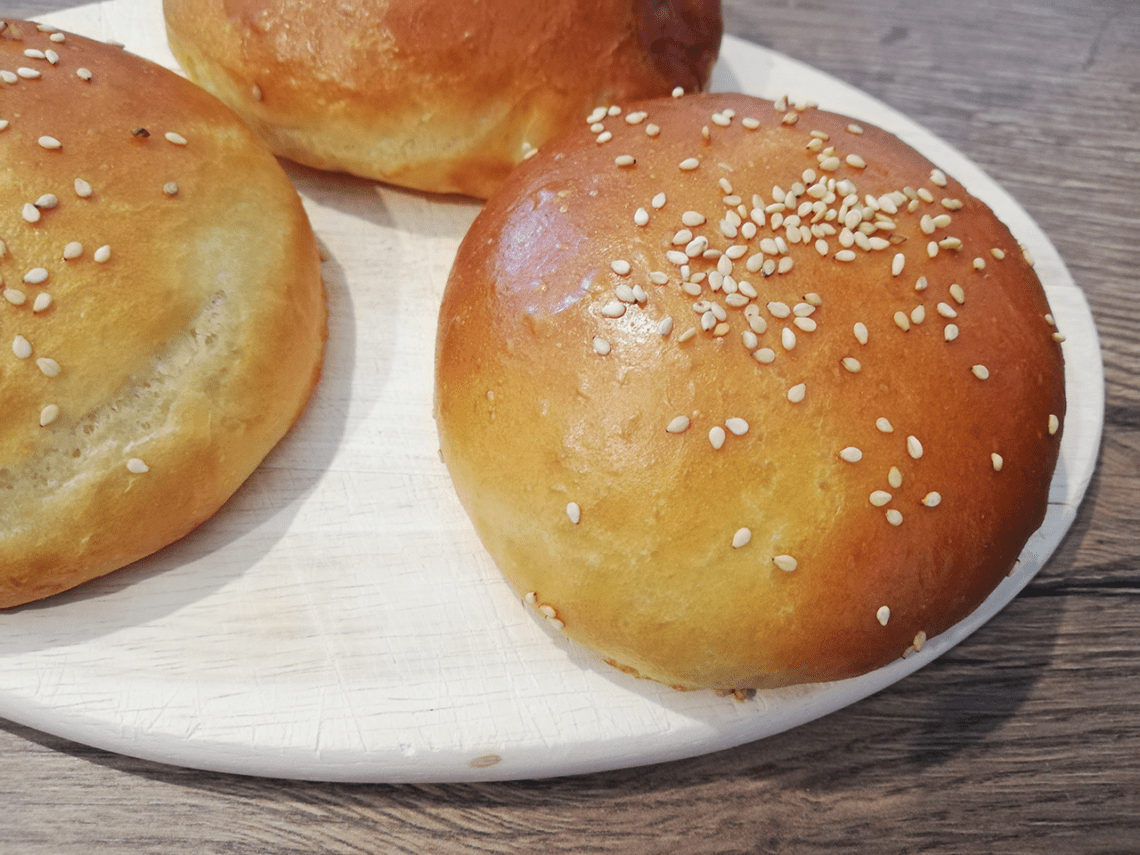 Burger Brötchen mit Sesam