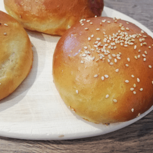 Burger Brötchen mit Sesam