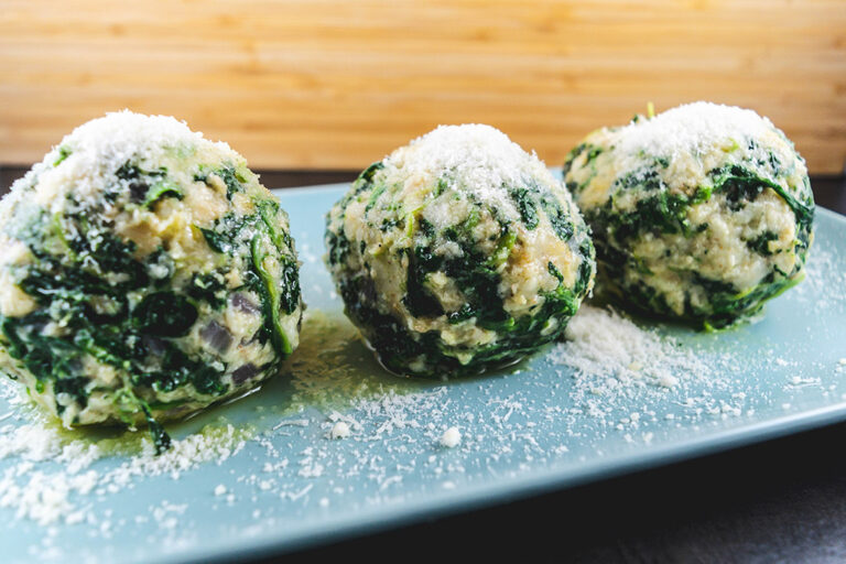 Spinatknödel selbst gemacht | Einfaches Rezept