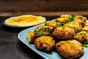 Selbstgemachte Falafel aus der Heißluftfritteuse von hauptsacheesschmeckt.at