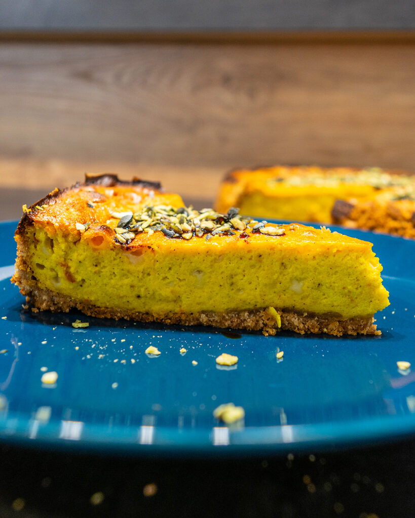 Ein Stück Kürbis Cheesecake von Hauptsacheesschmeckt